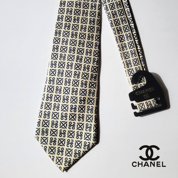 CHANEL Men's Vintage Tie 100% Silk Made in Italy ivory & navy blue COCO pattern - Picture 1 of 5